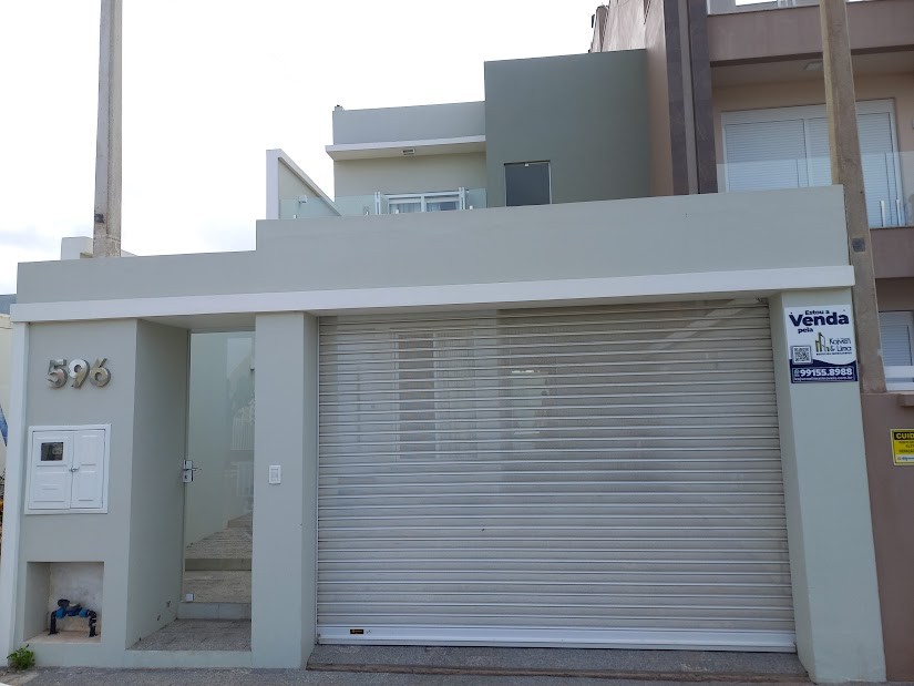 Sobrado em Alvenaria com Piscina no Bairro Centro